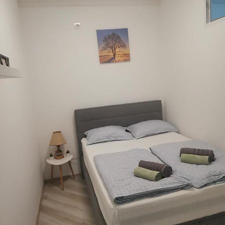 Апартаменти Studio Apartman Kristina Пула Екстер'єр фото