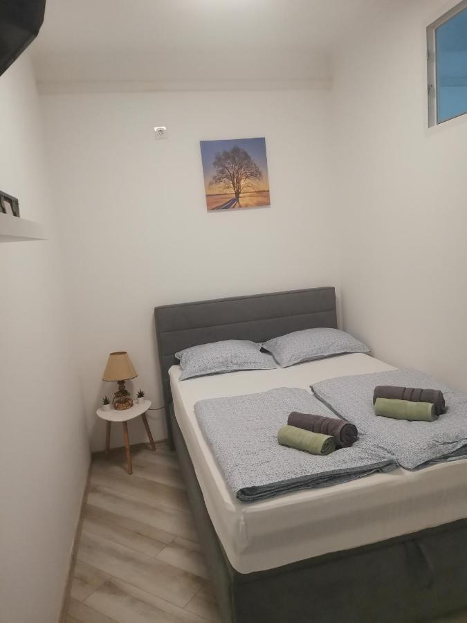 Апартаменти Studio Apartman Kristina Пула Екстер'єр фото